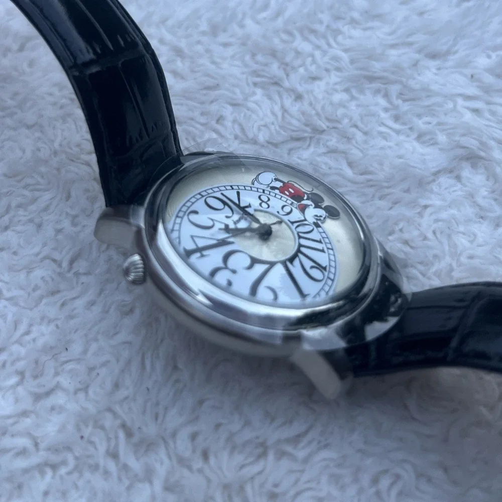 RARE Limited Edition Disney Mickey Mouse 2006 Shareholders Watch with Wood Case
